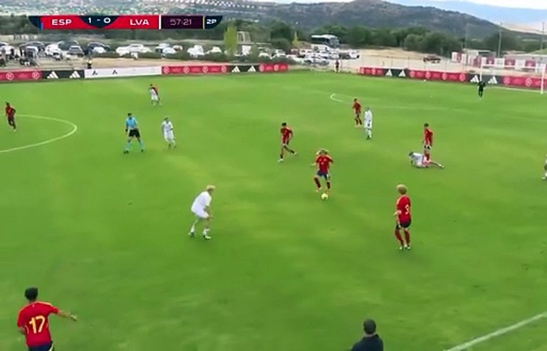 El golazo de Ebrima Tunkara con España sub-17: el crack de la Masía que sigue los pasos de Lamine Yamal