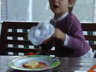 Camille contente de ses 3 ans