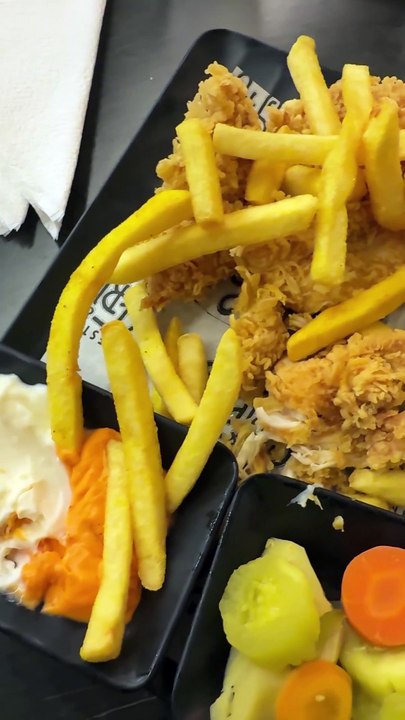 لو عندك اختيار واحد بس… أكل البيت ولا المطعم؟ 🤔شاركونا رأيكم 👇