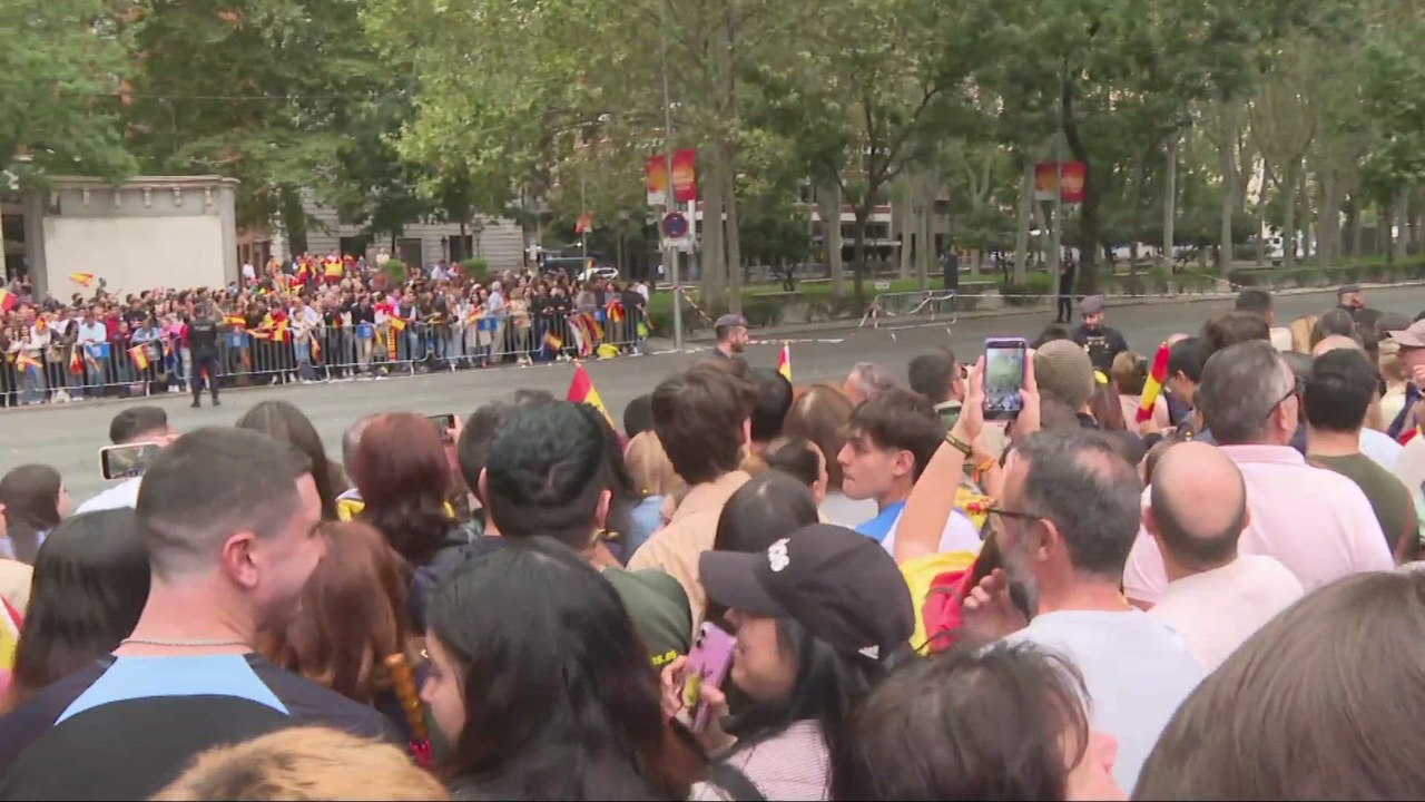 Gritos de "Pedro Sánchez, hijo de puta" antes del desfile del 12 de octubre
