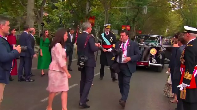Pitos y abucheos a Pedro Sánchez durante el desfile militar por el Día de la Fiesta Nacional.