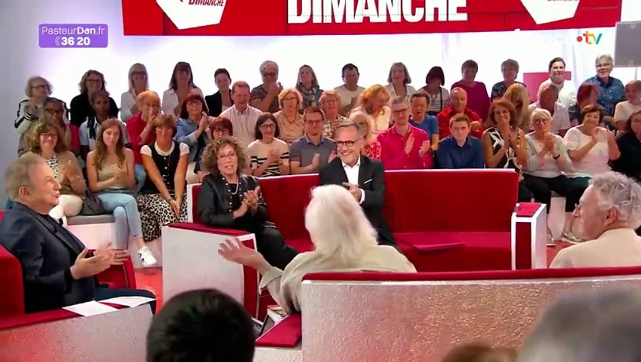 Hugues Aufray sur le plateau de Vivement dimanche.