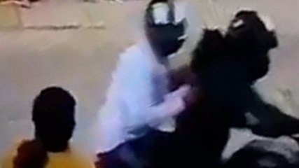 गाजियाबाद में दिनदहाड़े महिला से लूटी चेन, Video