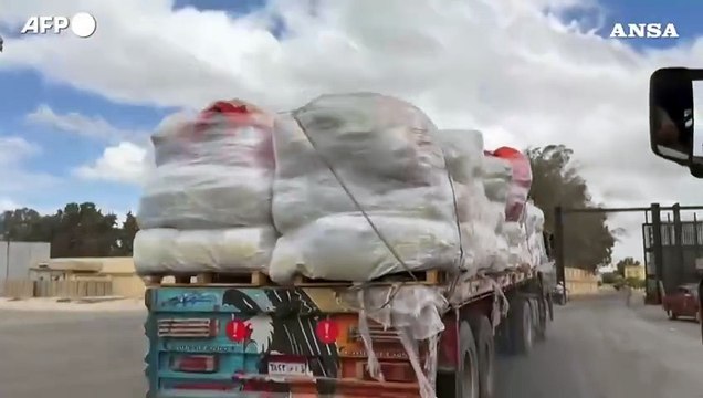 Tornano gli aiuti a Gaza, cibo e carburante entrano dal valico di Rafah
