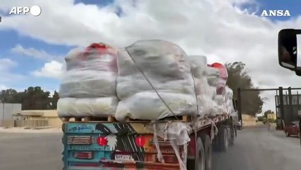 Tornano gli aiuti a Gaza, cibo e carburante entrano dal valico di Rafah