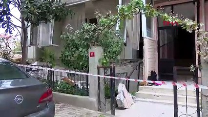 6 katlı binada balkon çöktü!