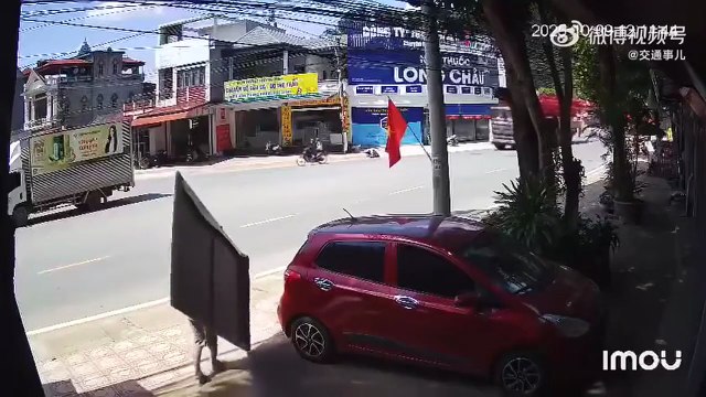 Ce camion a perdu quelque chose... Flippant