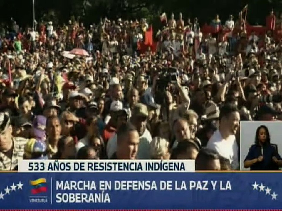 Min. Clara Vidal entregó presente en nombre de los pueblos indígenas al pdte. Nicolás Maduro