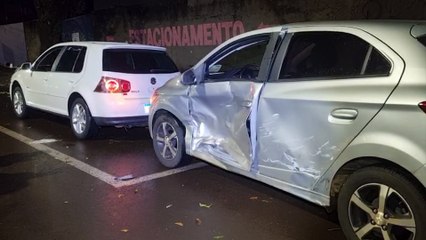 Novo acidente, velho cruzamento: Onix e Golf colidem na esquina das ruas Rio Grande do Sul e Uruguai