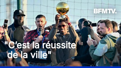ROBIN DE BFM - Ousmane Dembélé présente son Ballon d’or à Évreux, là où il a grandi