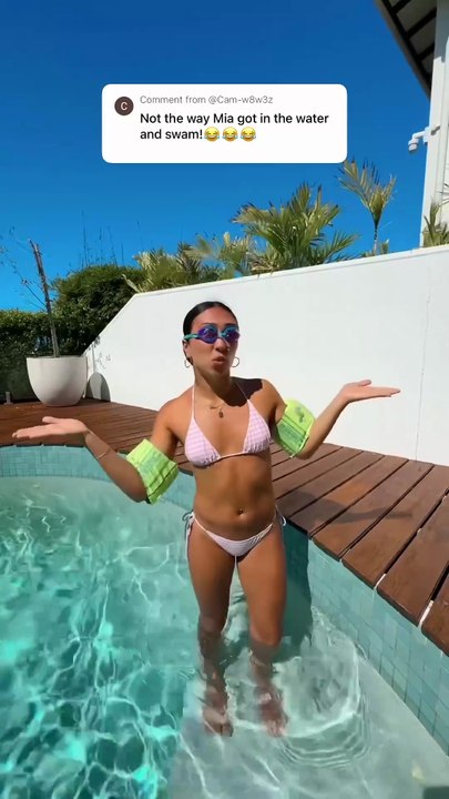 JUST TWO GIRLS HAVING A POOL DAY 🤭👙