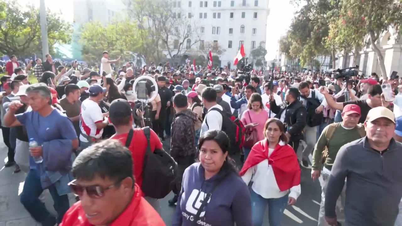 PROTESTAS MASIVAS en PERÚ contra su NUEVO PRESIDENTE