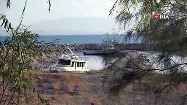 Sular 3 kilometre birden çekildi; Van Gölü'nün şekli değişti!