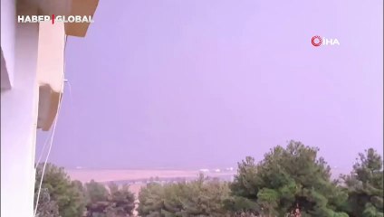 Diyarbakır'da şimşekler gökyüzünü aydınlattı