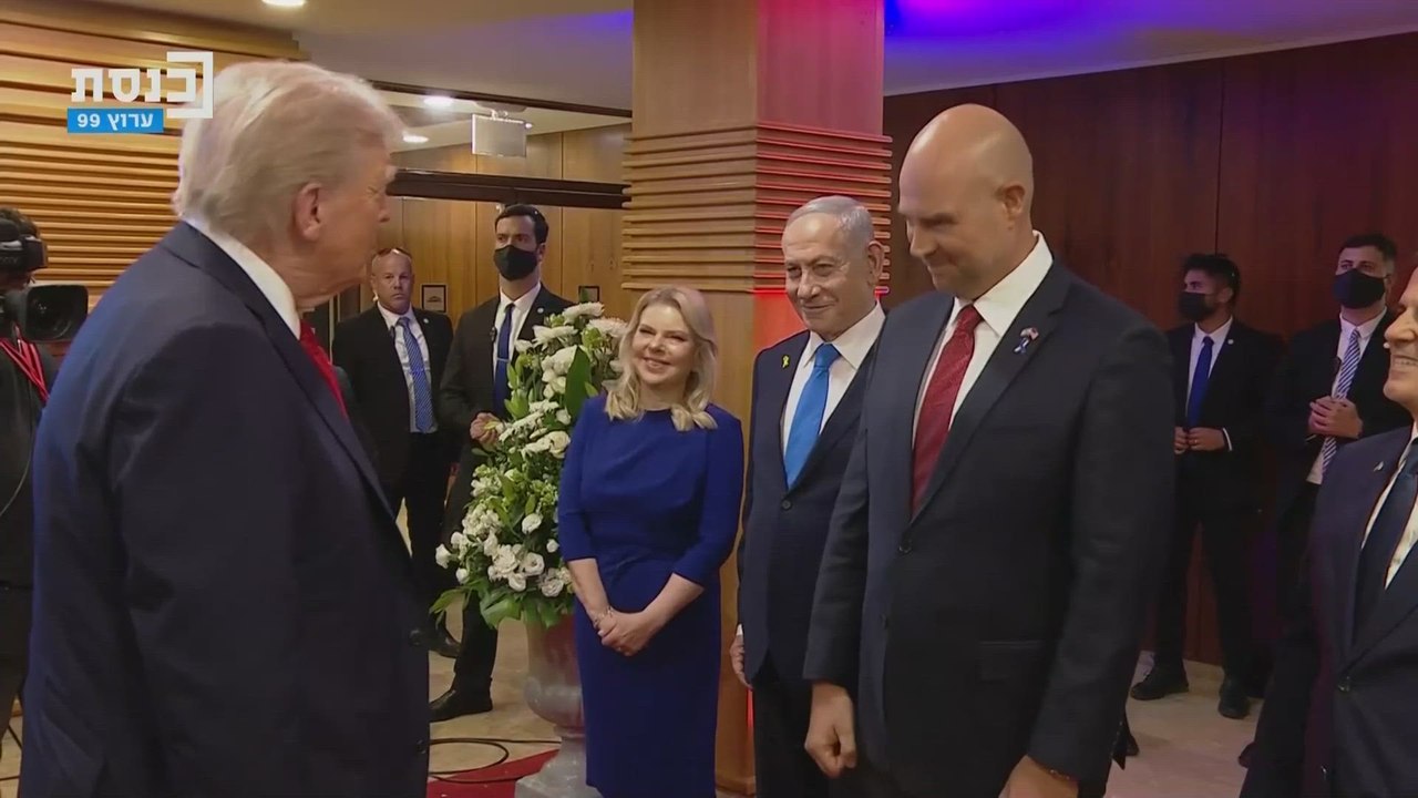 Trump’s AWKWARD MOMENT with Netanyahu’s Wife During Almost Kiss