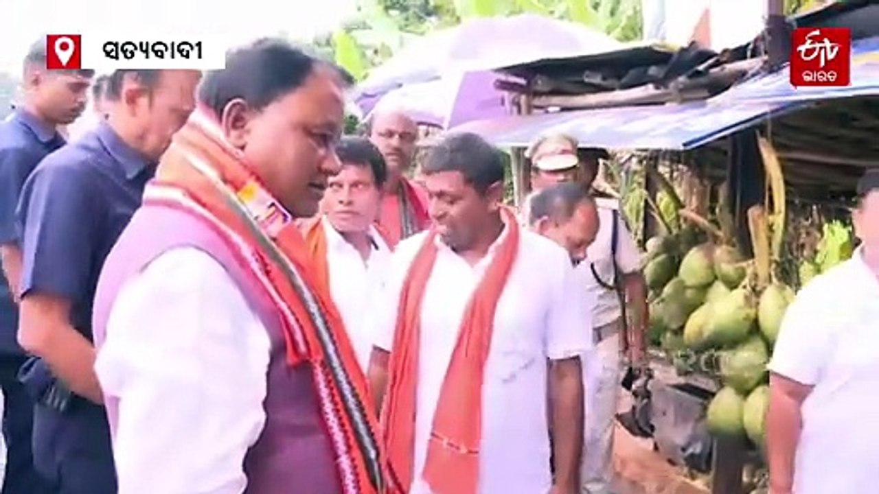 ରାସ୍ତାରେ ପିଇଲେ ପଇଡ଼, ଶ୍ରୀଧରଙ୍କ ସହ ହେଲେ ସୁଖଦୁଃଖ ହେଲେ ମୋହନ