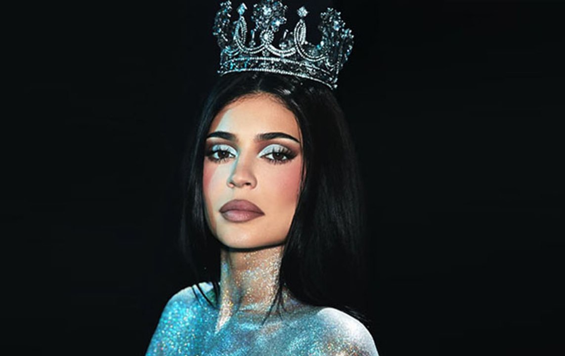 كايلي جينير تحتفل بعشرة أعوام على Kylie Cosmetics