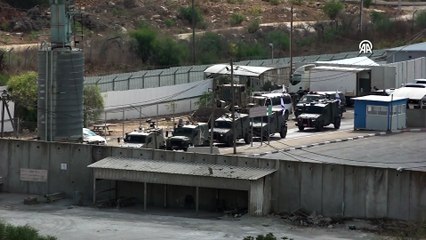 Ofer Cezaevi önünde serbest bırakılacak Filistinli esirler için hareketlilik