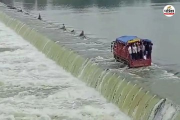 लोग जान जोखिम में डाल रहे