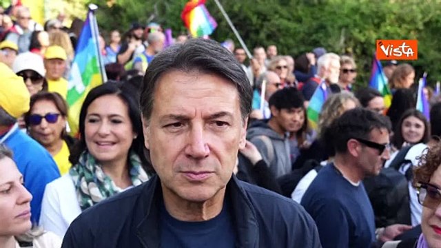Conte a marcia pace Perugia-Assisi: La bandiera blu dell'Europa si è tinta di verde militare