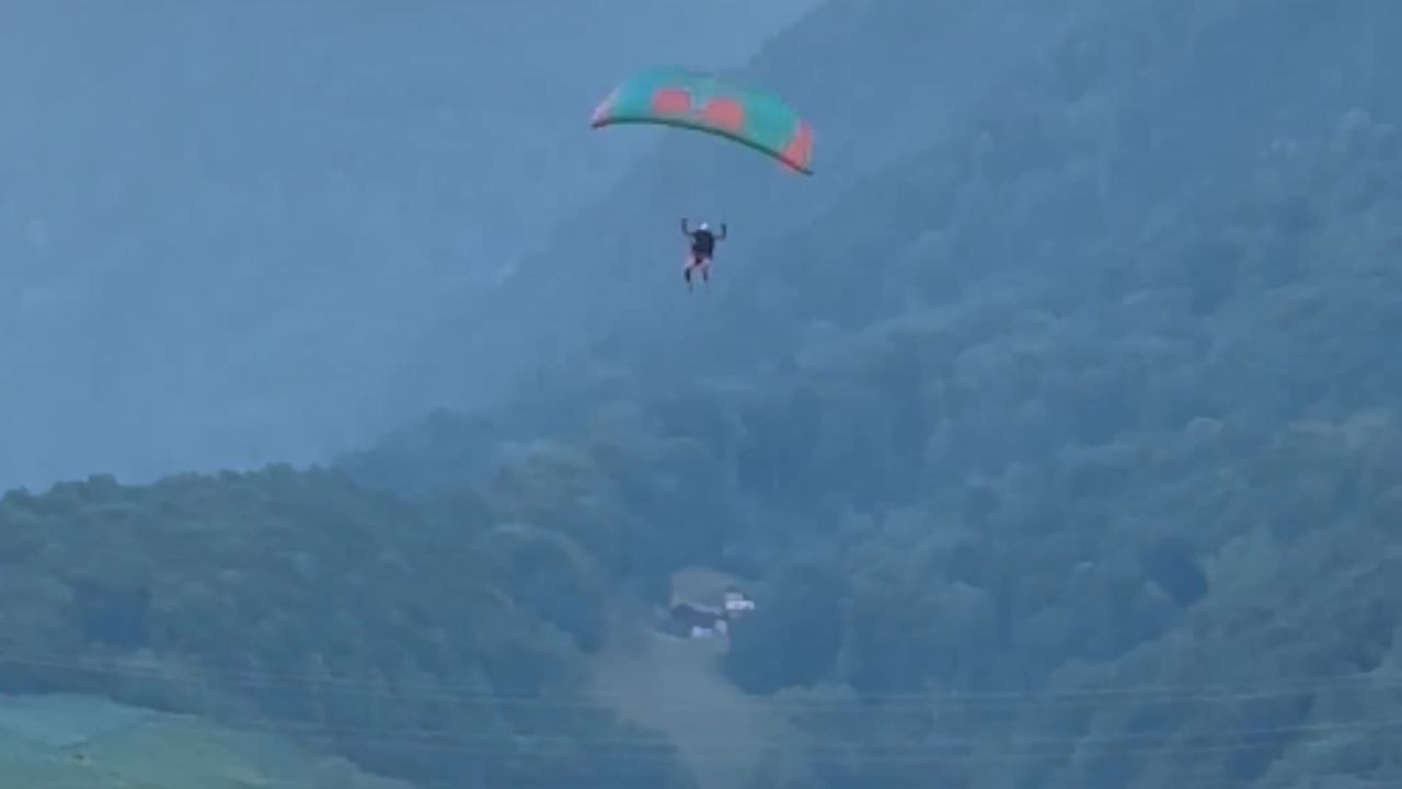 Ambitious paraglider aims for spectacle but instead finds himself crashing into water