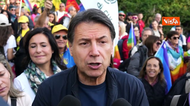 Conte a marcia pace Perugia-Assisi: La bandiera blu dell'Europa si è tinta di verde militare