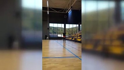 Shakhtar Teknik Direktörü Arda Turan, basketboldaki hünerlerini sergiledi