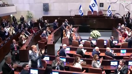 Trompetas y una ovación enorme para recibir a TRUMP en el Parlamento de Israel