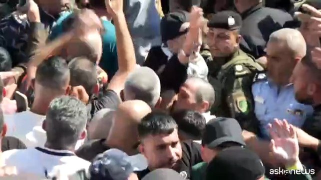 Esplosione di gioia a Ramallah all'arrivo dei palestinesi liberati