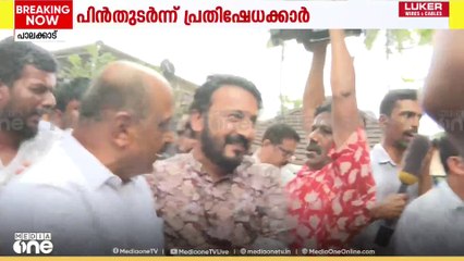 വാഹനത്തിന് പുറത്തിറങ്ങി രാഹുൽ... പ്രതിഷേധത്തെ വകവെക്കാതെ മുന്നോട്ട്... രാഹുലിനെ തടഞ്ഞ് DYFI