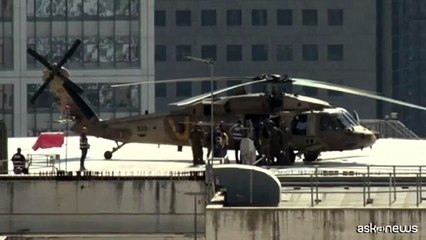 Tel Aviv, gli ostaggi liberi atterrano sul tetto dell'ospedale Ichilov