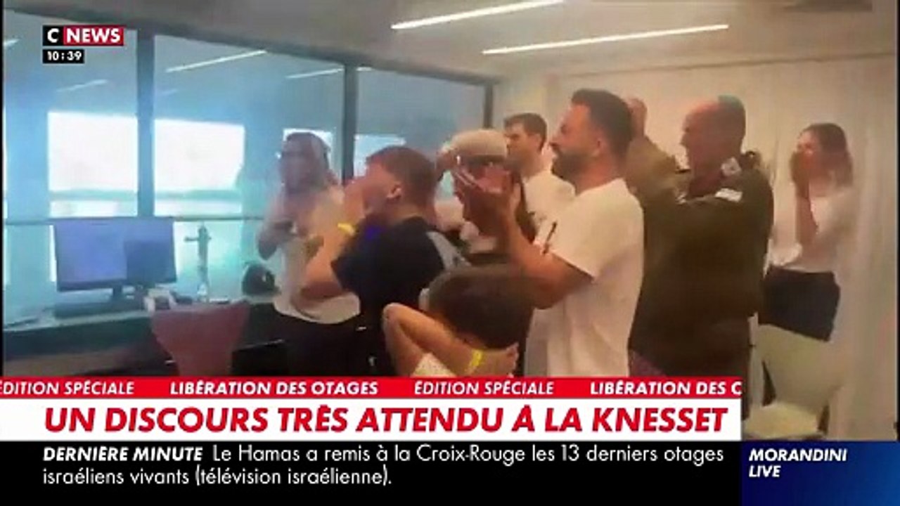 Israël: Regardez l’émotion de cette famille qui découvre le visage de leurs proches libérés ce matin par le Hamas