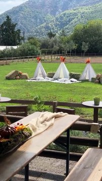 Η Ανθή Βούλγαρη έγινε νονά! Το παραμυθένιο σκηνικό με τις κολοκύθες και τα άλογα!