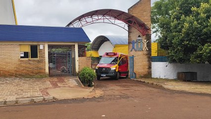 Mulher é socorrida pelo Siate após sofrer queda e machucar o braço