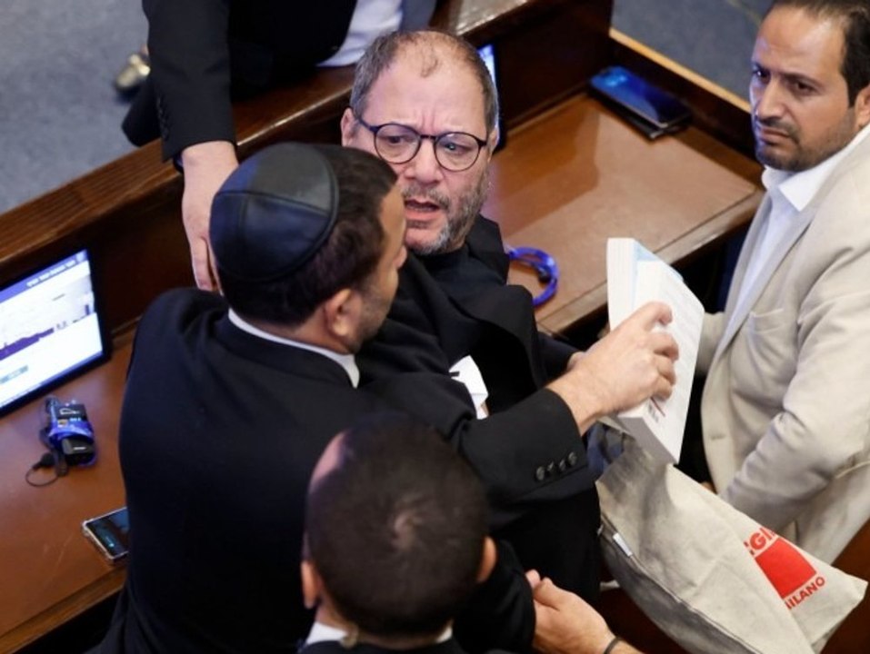 Tumult während Trumps Rede: Zwei Abgeordnete werden abgeführt