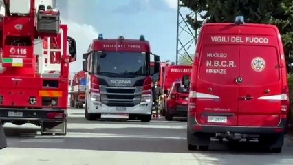 Signa, grosso incendio in un'azienda di minuteria metallica