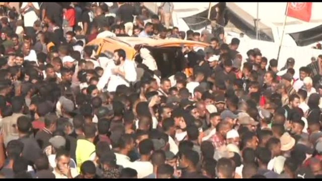 Folla in festa a Khan Yunis per i prigionieri liberati da Israele