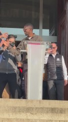Dembelé presenta el Balón de Oro a su pueblo natal, Evreux