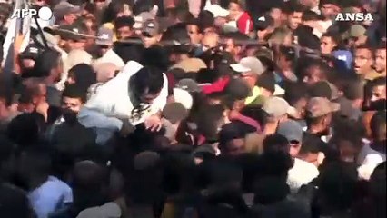 Gaza, prigionieri palestinesi rilasciati da Israele arrivano all'ospedale Nasser