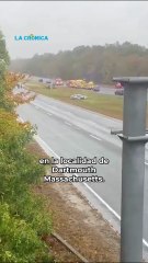 Avioneta se estrella en autopista de Massachusetts