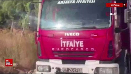 Antalya'da yangına giden itfaiye aracı devrildi