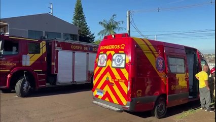 Adolescente atropela mulher enquanto manobrava carro em garagem no Brasmadeira