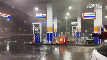 Ventos fortes arrancam bombas de combustível em posto no DF