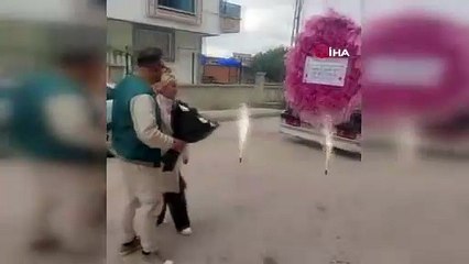 Artık nasıl bir kabahat işlediyse... Eşe görülmemiş özür çiçeği!