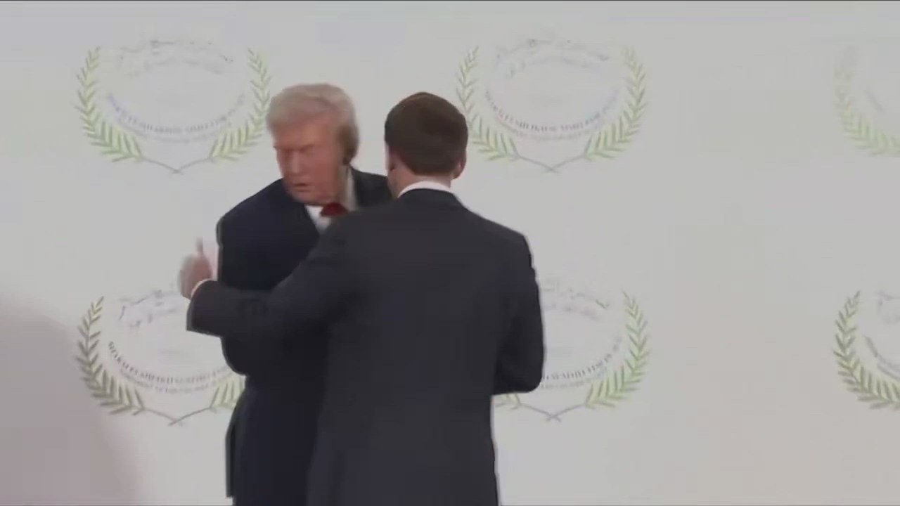 The HANDSHAKE between MACRON and TRUMP that EVERYONE is talking about: neither gave in