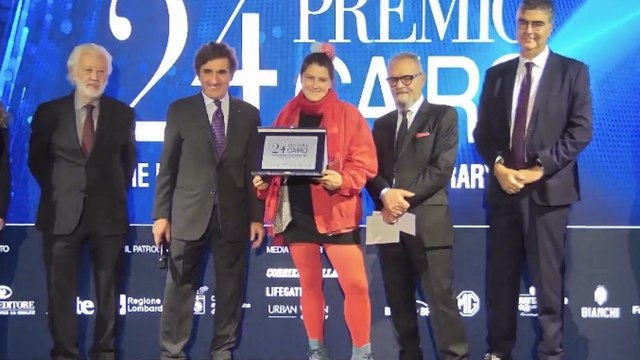 Maria Giovanna Zanella vince la 24esima edizione del Premio Cairo con l'opera «Buoni»: il video della premiazione