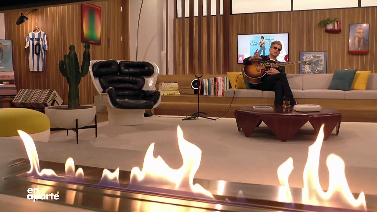 Benjamin Biolay a profité de son passage dans l'émission En Aparté sur Canal+ pour tacler Michel Figuain alors qu'il exprimait toute son admiration pour Serge Gainsbourg.Crédit : En Aparté/Canal+