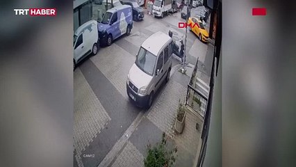 Otomobil restorandan çıkan müşterilerin arasına işte böyle daldı