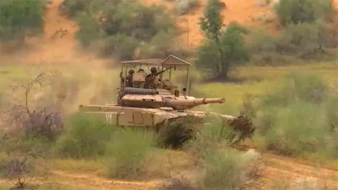 Video: I carri armati T-90S “Bhishma” partecipano all’esercitazione congiunta russo-indiana “Indra-2025”
