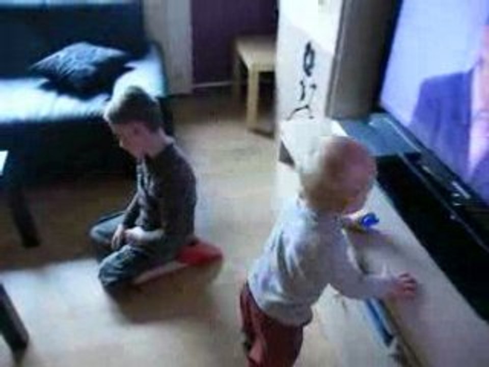 Dorian et Nathan qui dansent